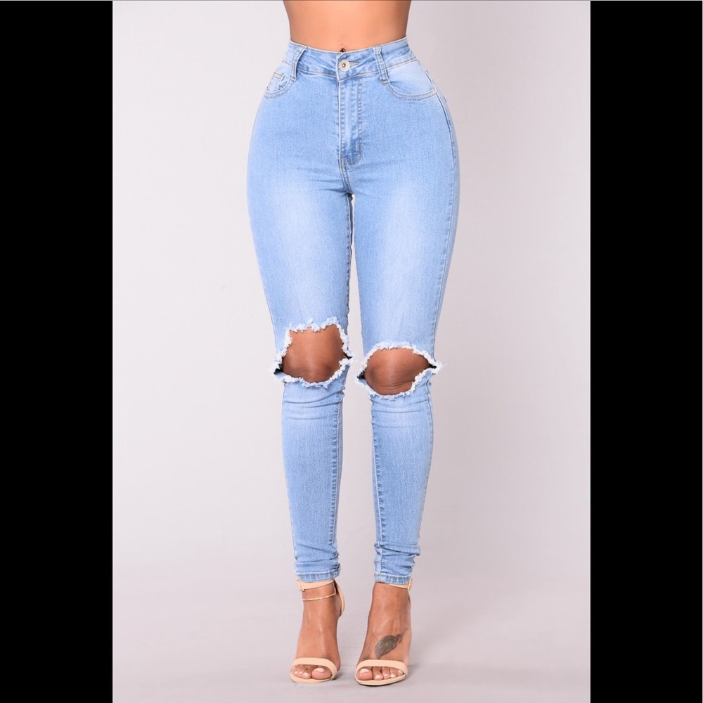 NWOT BLUE DREAM HIGH RISE JEAN - LIGHT BLUE WASH